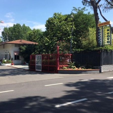 Camping Nuovo Massa  Bagian luar foto